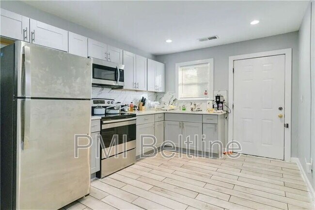 Building Photo - 1408 Lyle Ave