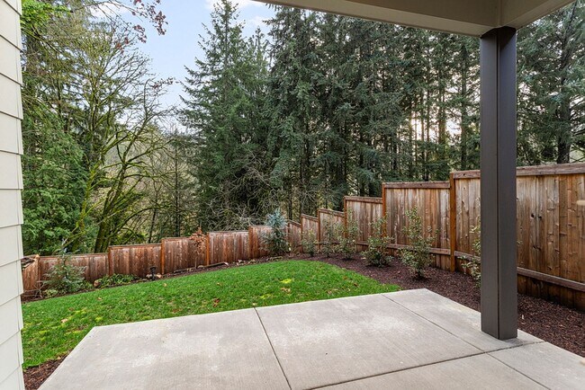 Building Photo - Like New!  Upgraded finishes Throughout!  ...