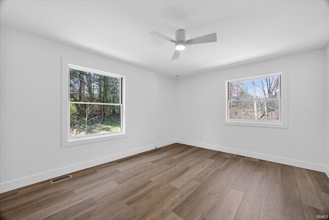 Building Photo - 4620 S Woodbine Dr