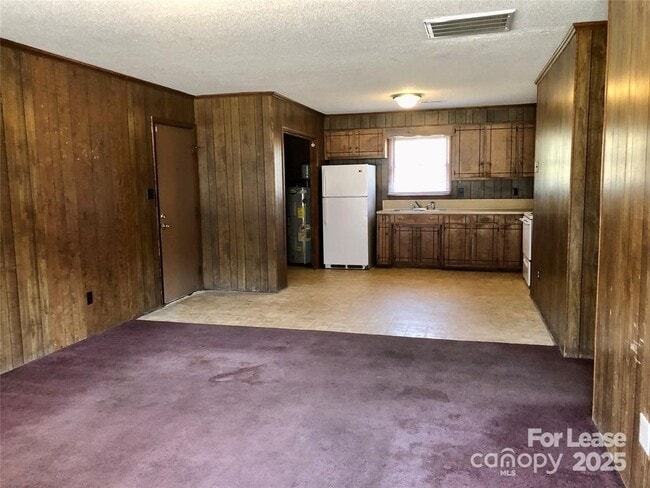 Building Photo - 208 Sunny Hill Dr