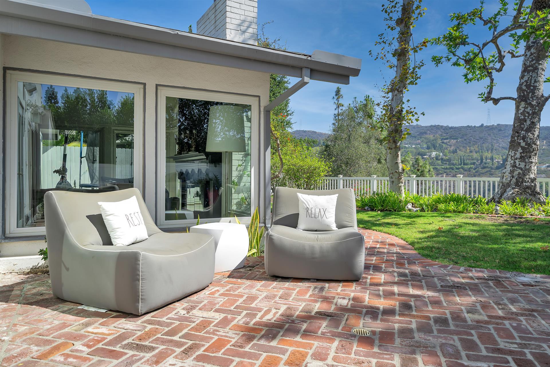 Building Photo - 2324 Banyan Dr