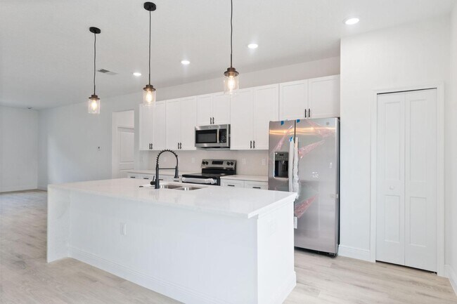 Building Photo - 14152 SW 44th Ave