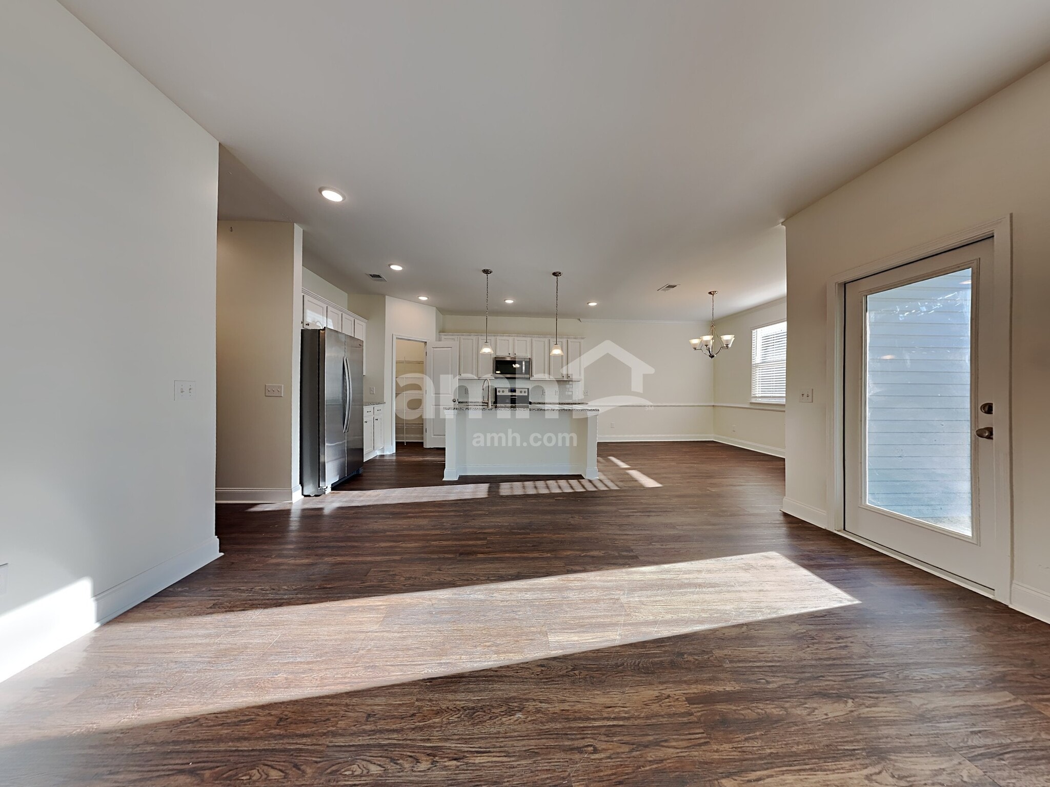Building Photo - 533 Lateleaf Dr