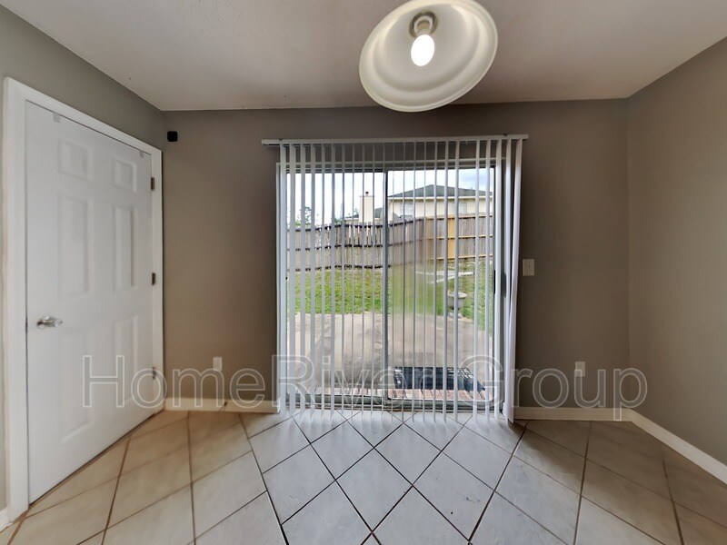 Building Photo - 352 Apple Dr