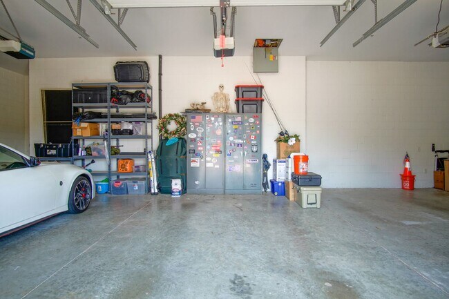 Building Photo - NEW LISTING!!!!!