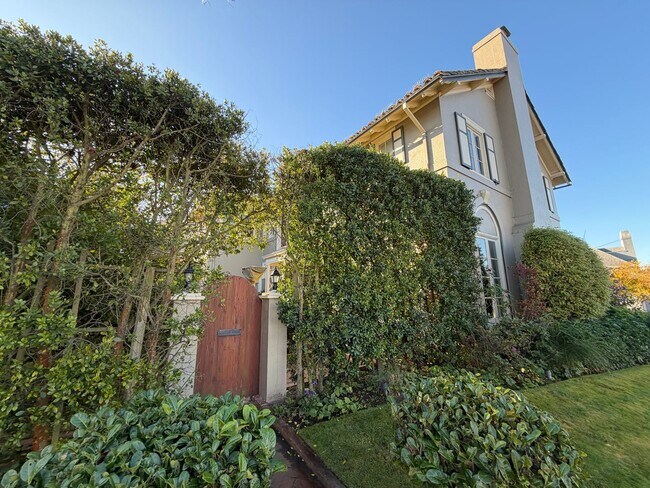 Building Photo - Elegant St. Francis Wood Residence - Available Furnished or Unfurnished