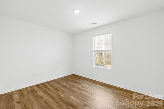 Building Photo - 544 Sand Dunes Dr