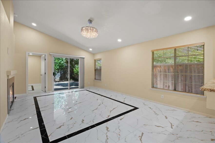 Building Photo - 38806 Litchfield Cir