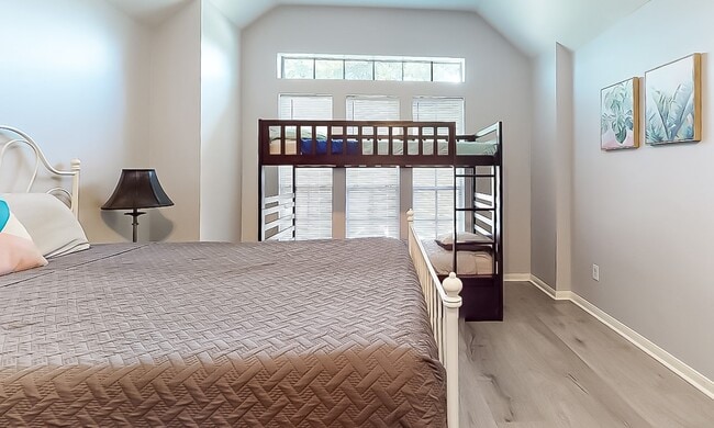 Building Photo - 10815 Oak Bayou Ln