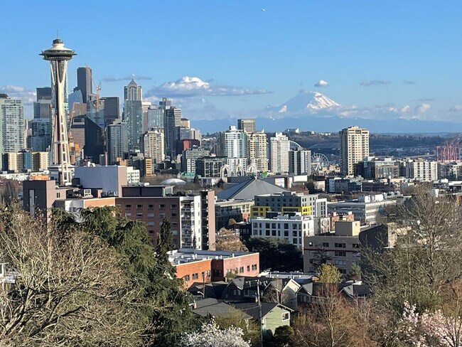 Building Photo - 1706 Warren Ave N