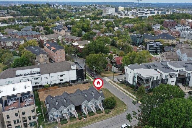 Building Photo - Updated Condo Steps from Vanderbilt with P...
