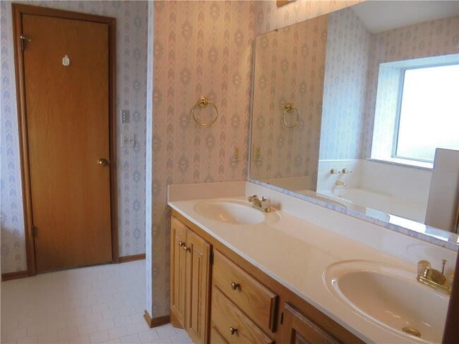 Building Photo - 1206 Windsor Pl