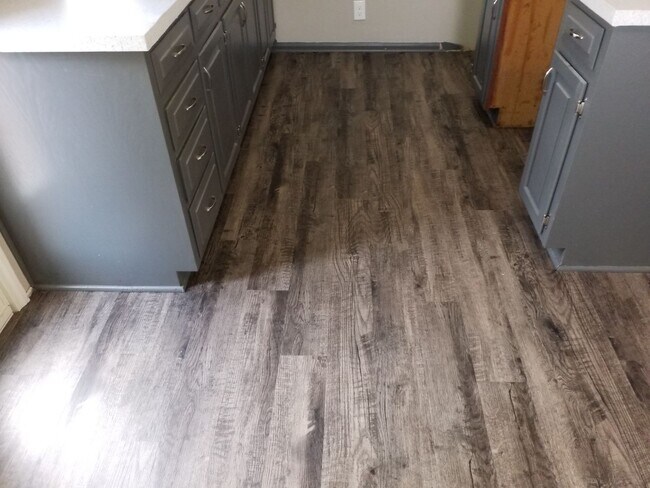 Building Photo - AVAILABLE NOW! Liberty Home 3 Bed 2 Bath 2...