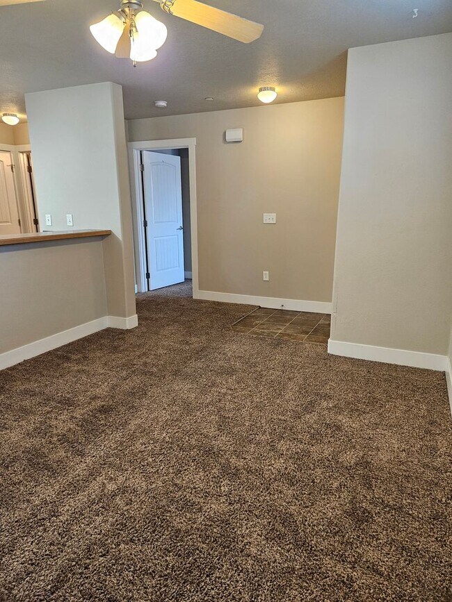 Building Photo - AVON16698