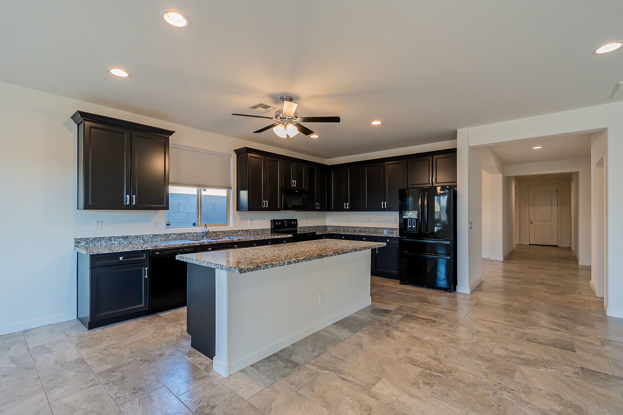 Building Photo - 15877 W Mauna Loa Ln