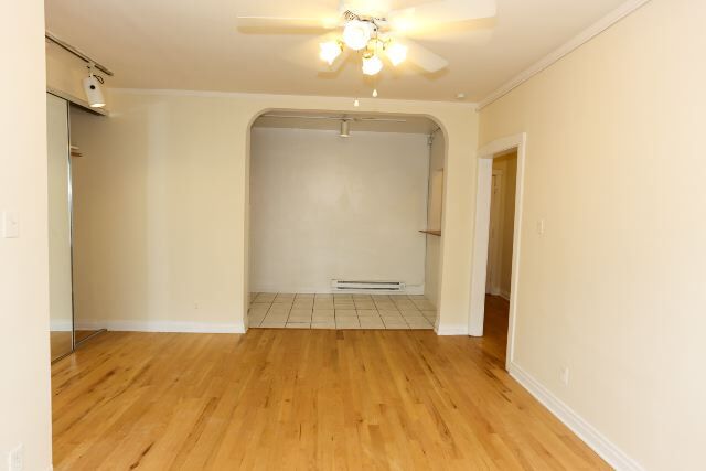 Building Photo - 457 W Melrose St