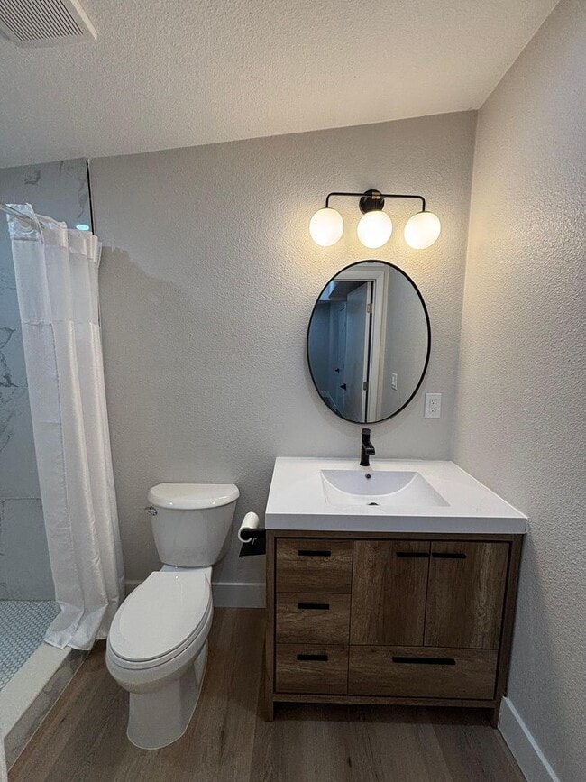 Building Photo - Fully Remodeled 3-Bedroom + Den Home for R...