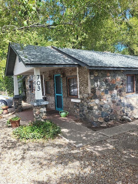 front of house - 703 N Walnut St