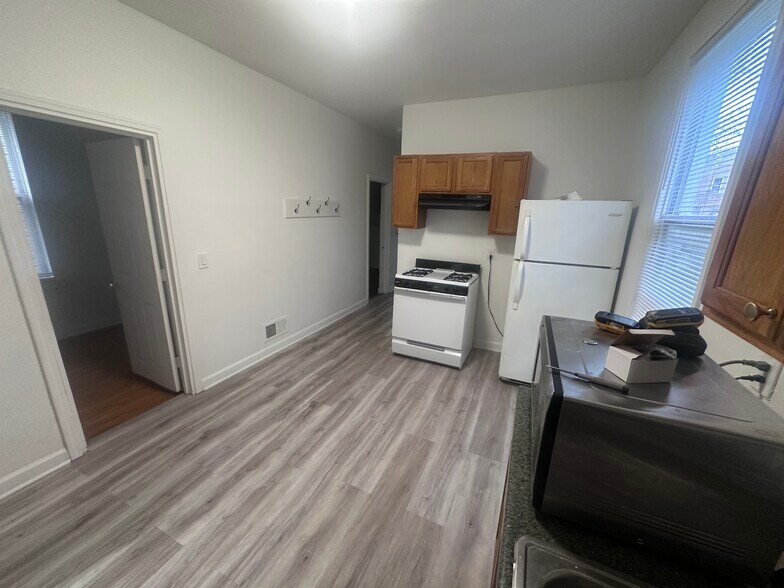 Building Photo - 8818 S Saginaw Ave