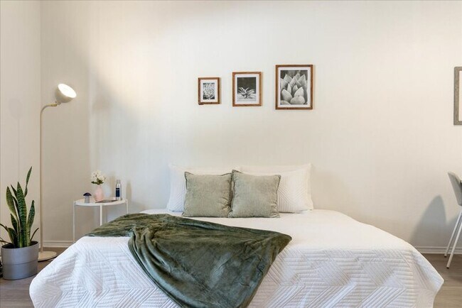 Building Photo - 12166 Metric Blvd