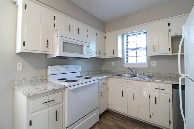 Building Photo - 9-409 Thompsonville Ln