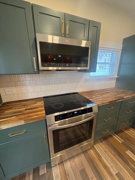 Building Photo - 2188 W 31st St