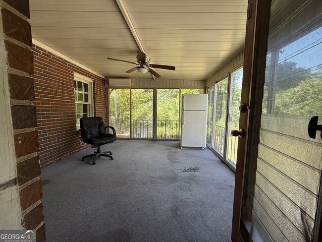 Building Photo - 998 Highland Cir SE