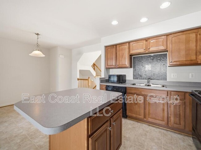 Building Photo - 1247 Mare St