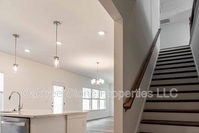 Building Photo - 3378 Skyland Dr