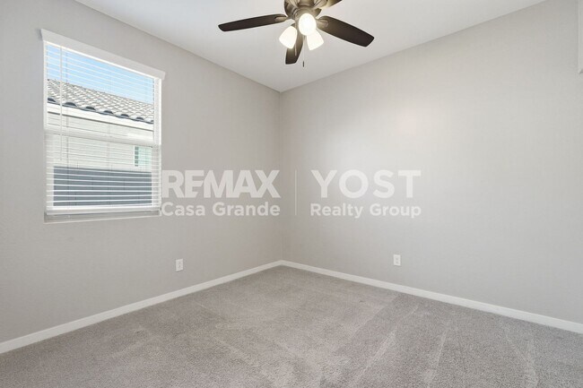 Building Photo - Move-In Ready Beauty with Granite Counters & Private Backyard!