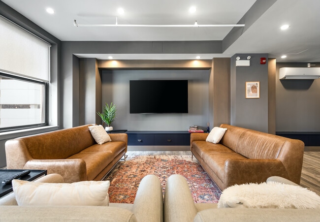 Building Photo - 330 S. Wells St - New Jr One Bed Located i...