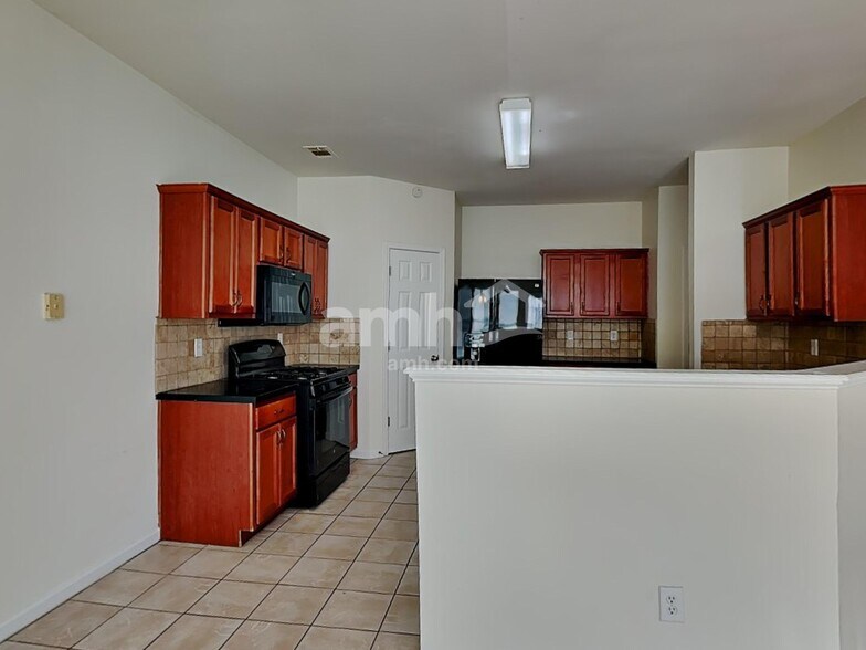 Building Photo - 3802 Uppark Dr