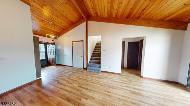 Building Photo - 419 Lake Shore N