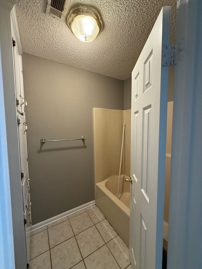 Building Photo - 304 Natchez Rd