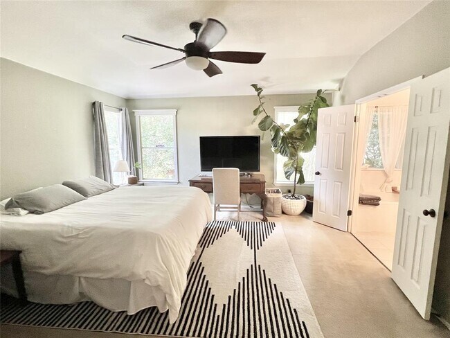 Building Photo - 9313 Sanford Dr