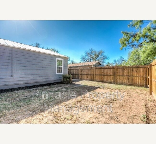 Building Photo - 1902 Coleman St