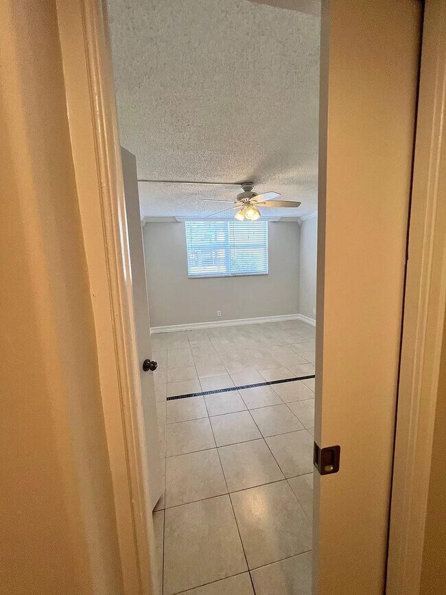 Building Photo - 403 NW 68th Ave