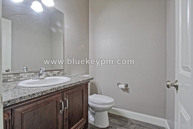 Building Photo - 4 Bed, 2.5 Bath Home in Hazel Dell with Easy Access to I-5 and Padden Pkwy