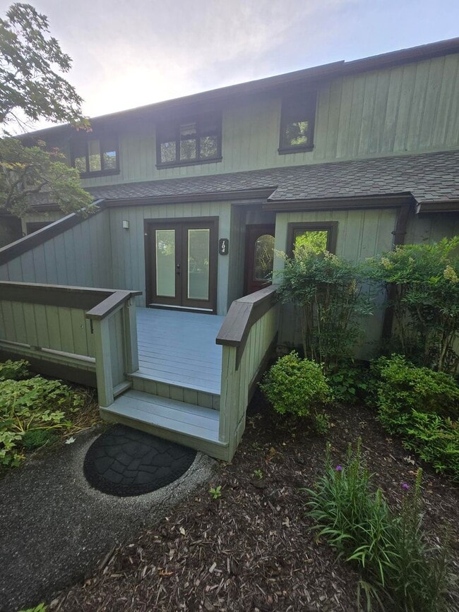 Building Photo - Spacious 3-Bedroom Condo in Gated Community – Modern Comfort & Convenience!