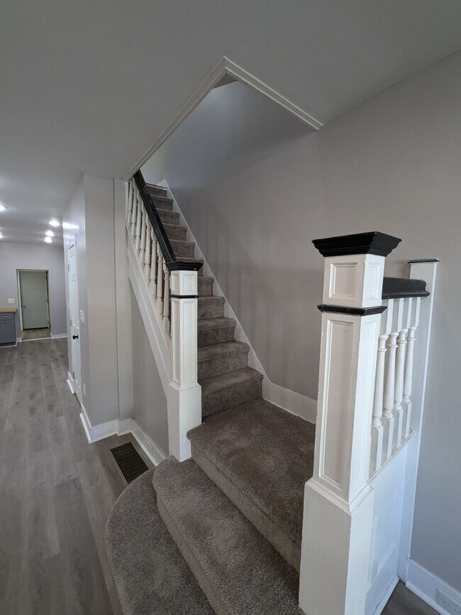 Building Photo - Gorgeous Home - Carroll Park