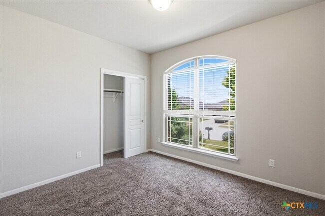 Building Photo - 5716 Blackstone Dr