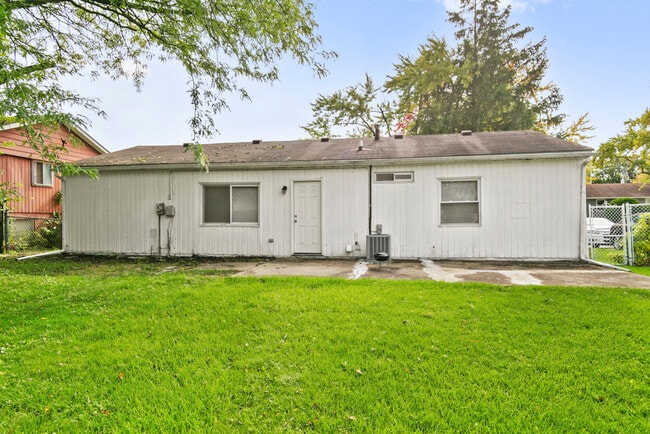Building Photo - 4328 Greenbrier Ln