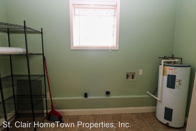 Building Photo - 3 br, 1.5 bath House - 245 Hazelwood Dr