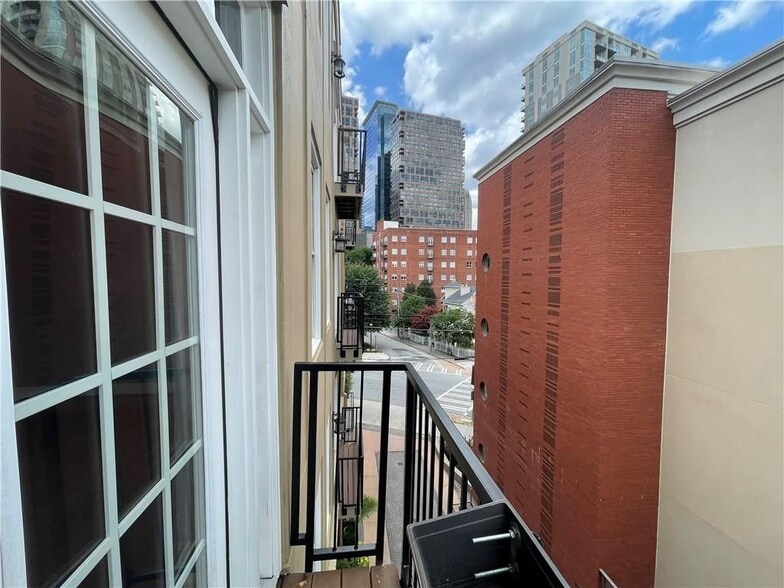 Building Photo - 1029 Piedmont Ave NE