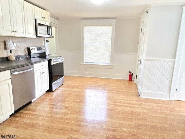 Building Photo - 51 Carrell Rd