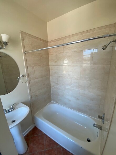 Building Photo - 1261 W Cary St