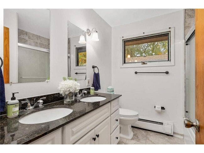 Building Photo - 2331 W Medicine Lake Dr