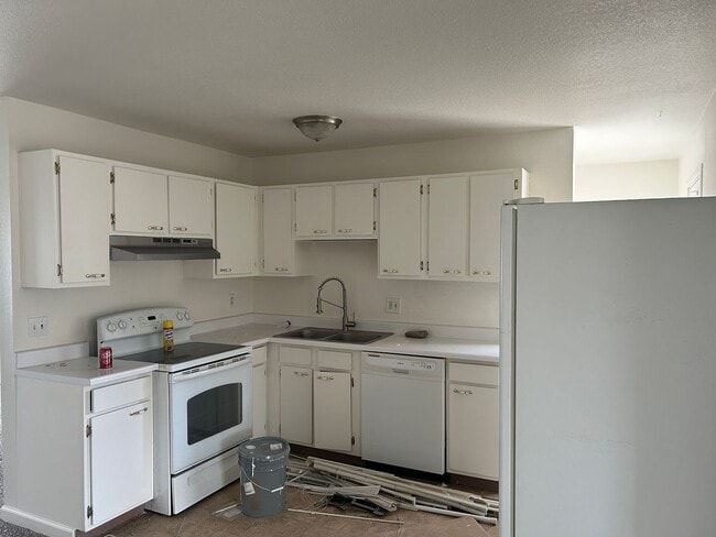 Building Photo - **SPARKS SINGLE STORY HOME**