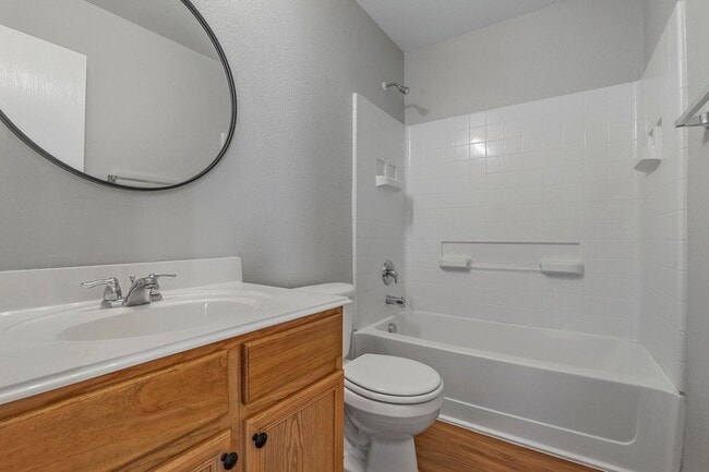 Building Photo - 468 Brookbank Dr