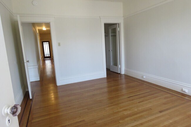 Building Photo - 152A